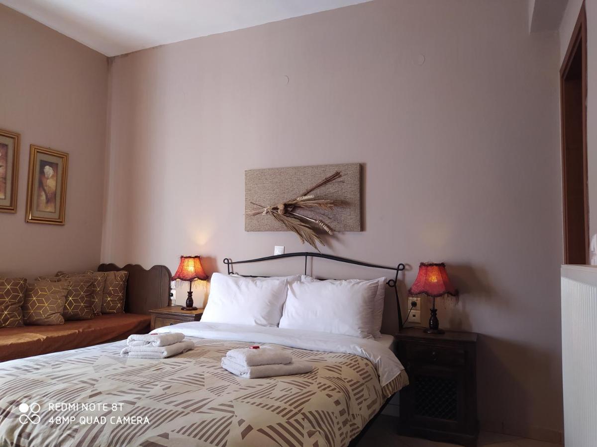 Xenonas Sta Tzakia Hotel Karpeníszi Kültér fotó