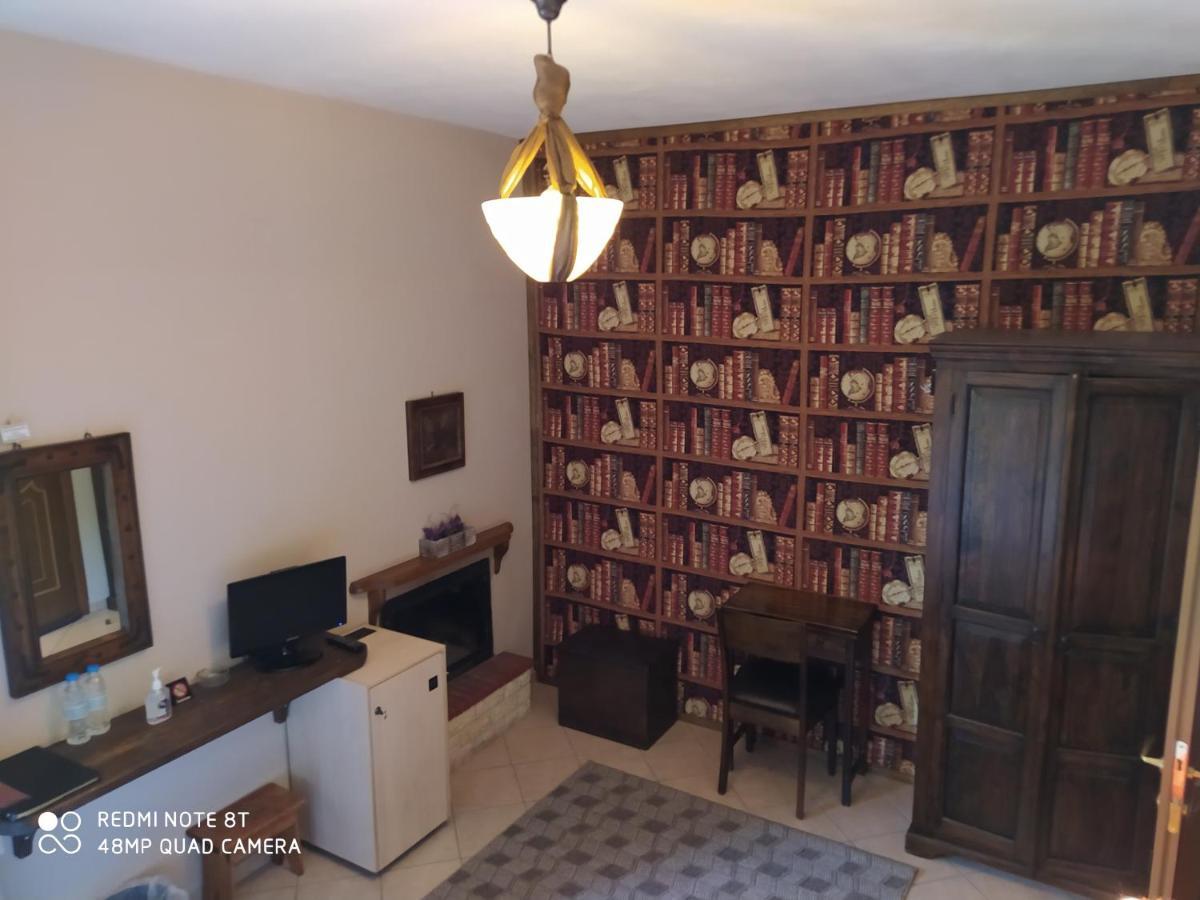 Xenonas Sta Tzakia Hotel Karpeníszi Kültér fotó