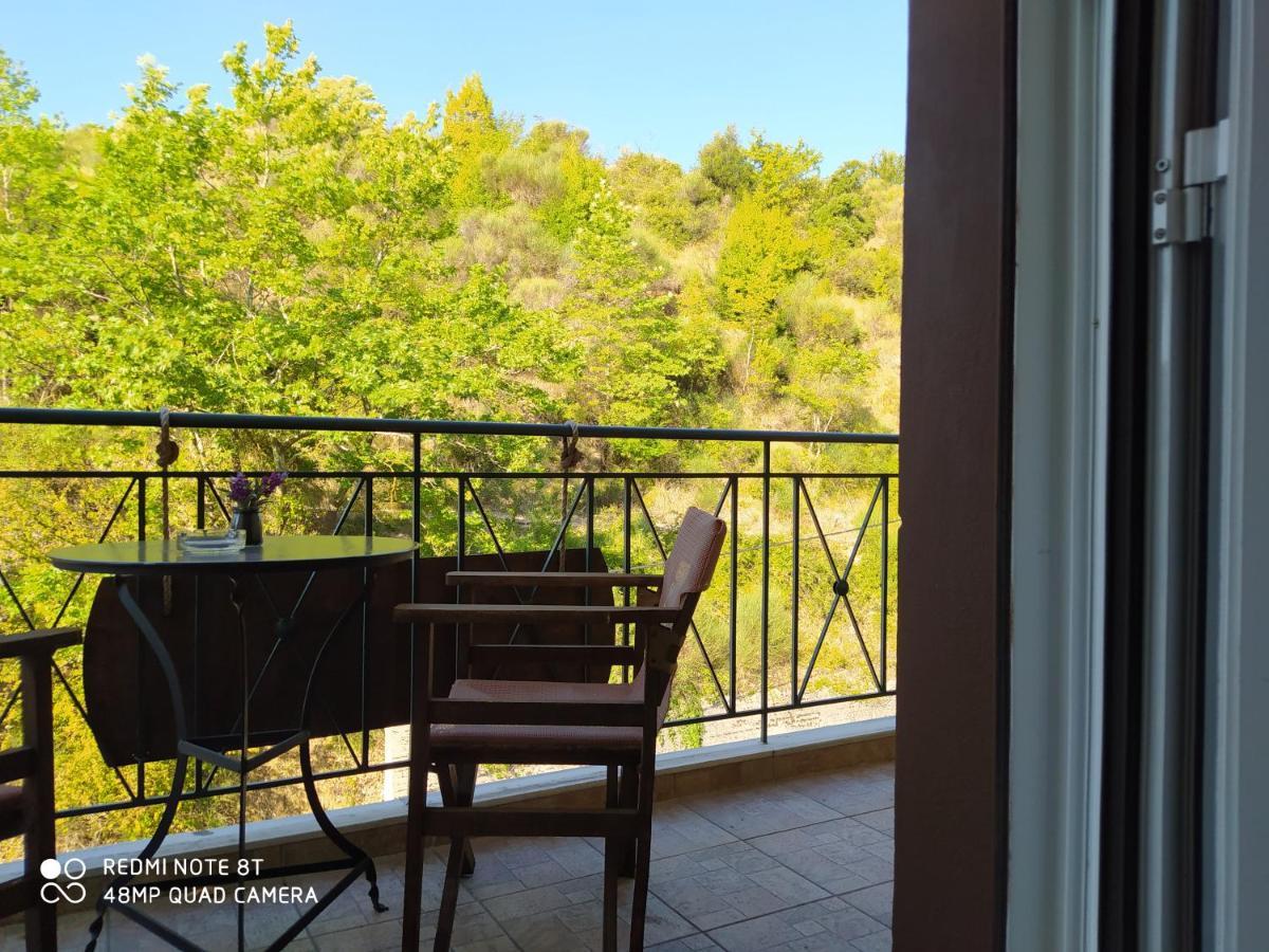 Xenonas Sta Tzakia Hotel Karpeníszi Kültér fotó