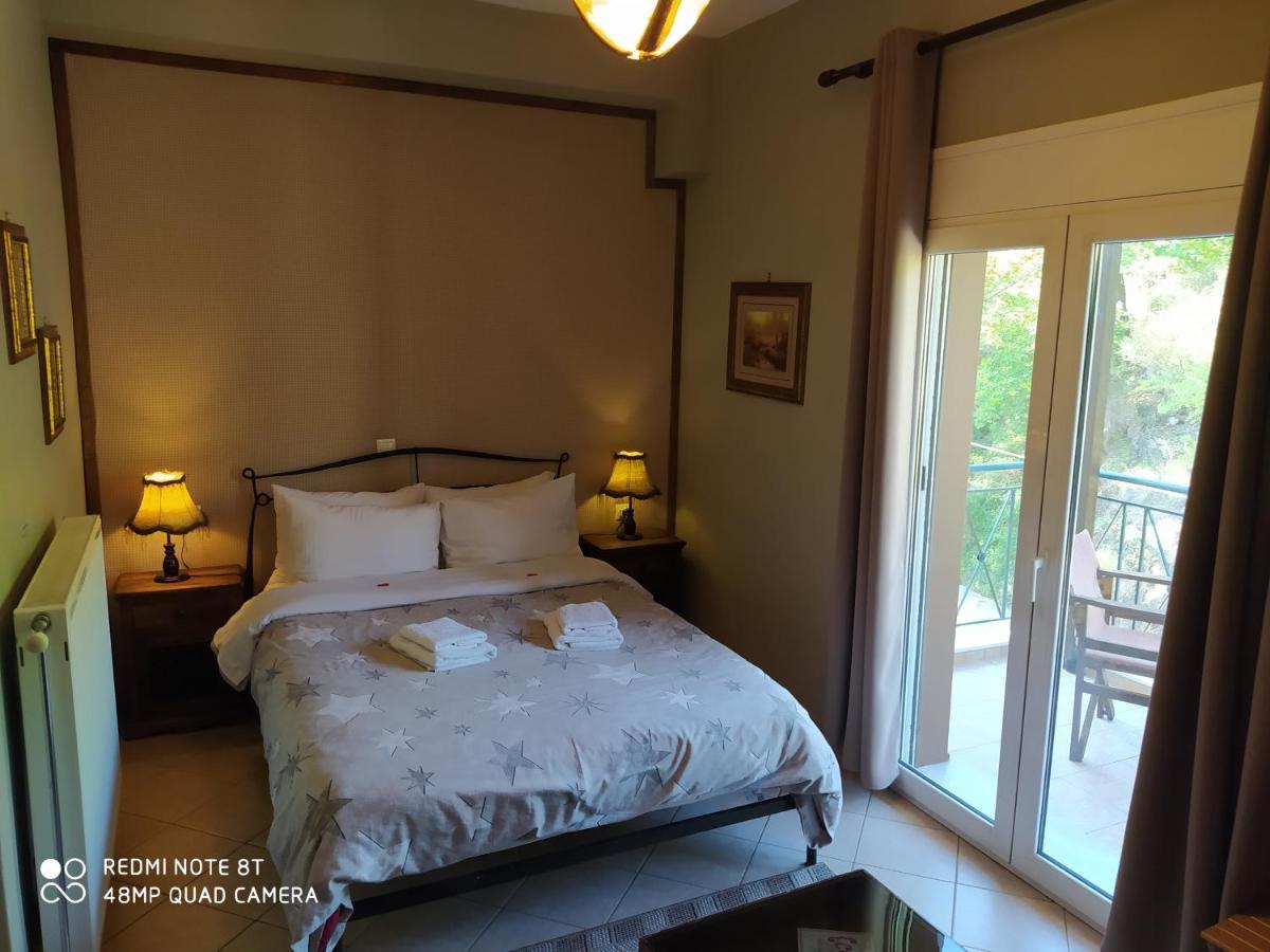 Xenonas Sta Tzakia Hotel Karpeníszi Kültér fotó