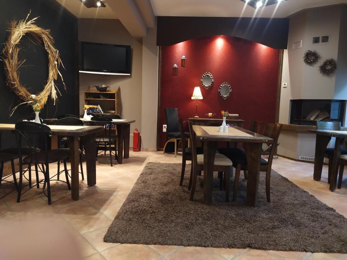 Xenonas Sta Tzakia Hotel Karpeníszi Kültér fotó