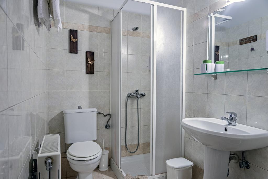 Xenonas Sta Tzakia Hotel Karpeníszi Szoba fotó