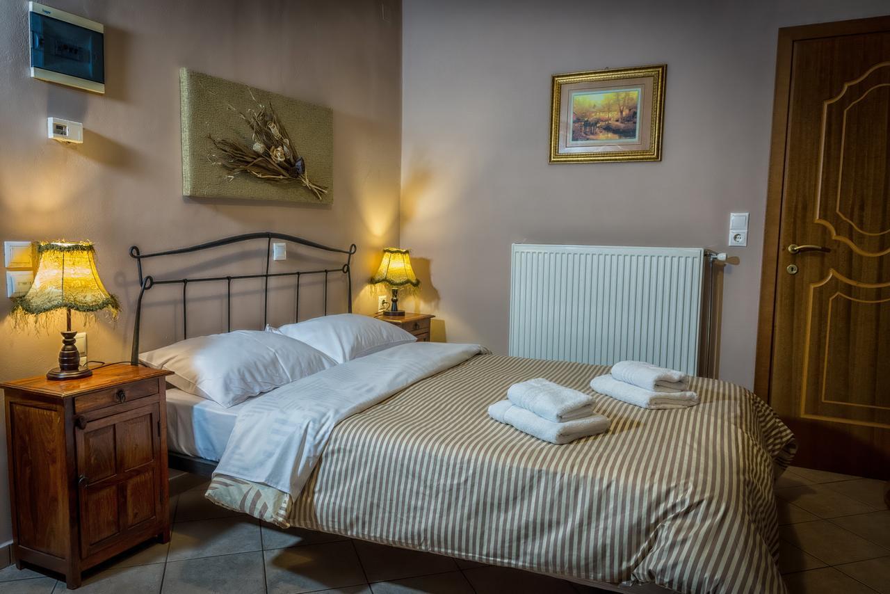 Xenonas Sta Tzakia Hotel Karpeníszi Kültér fotó