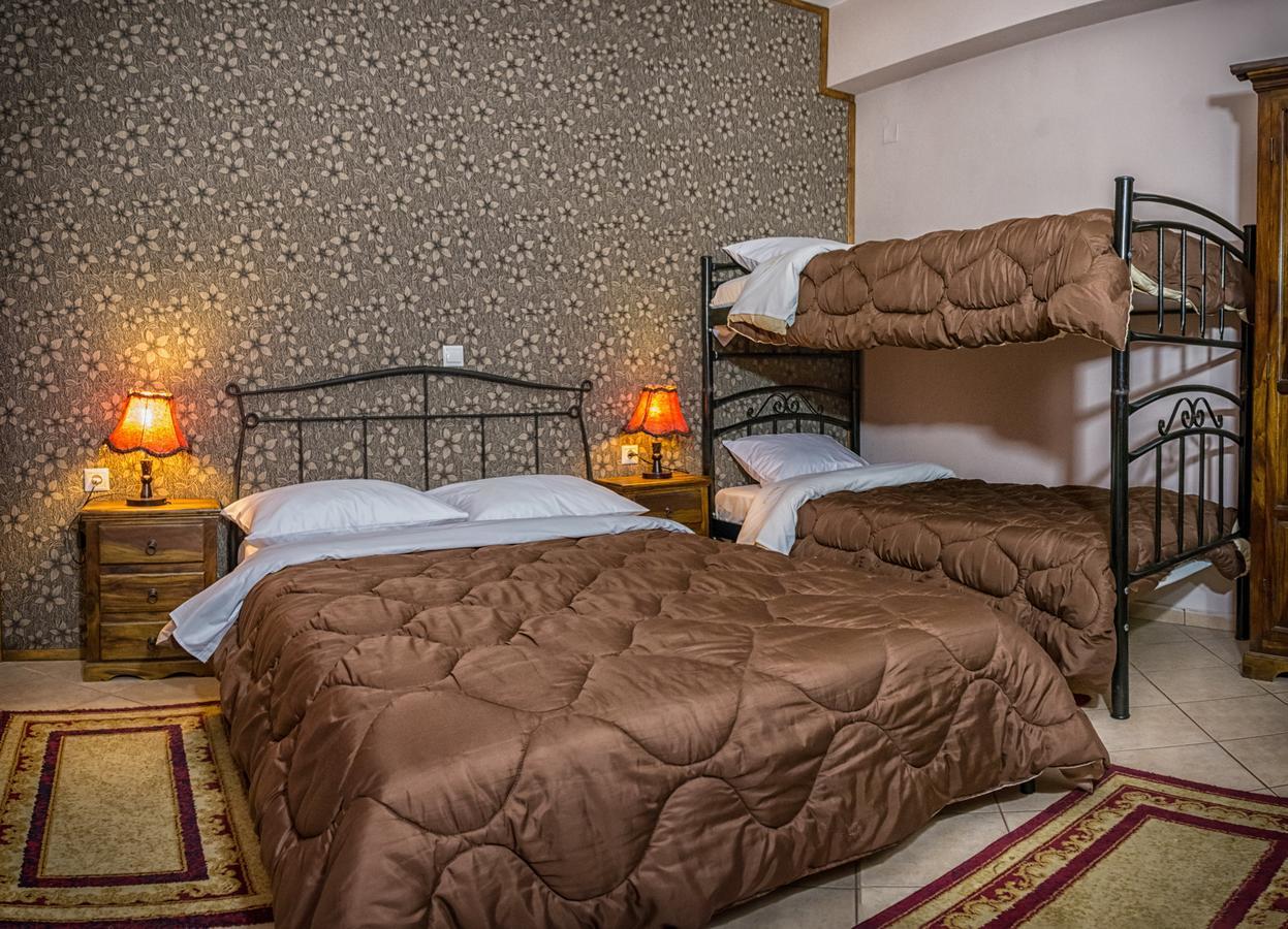 Xenonas Sta Tzakia Hotel Karpeníszi Kültér fotó
